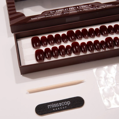 Miss Cop UV Effect Adhesive Nails Kit - Αυτοκόλλητα Νύχια 3 Σετ - 02 Κόκκινο Μπορντώ Miss Cop UV Effect Adhesive Nails Kit - Αυτοκόλλητα Νύχια 3 Σετ - 02 Κόκκινο Μπορντώ